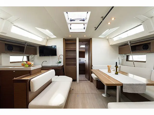 Oceanis 51.1 / owner's version - [Internal image]