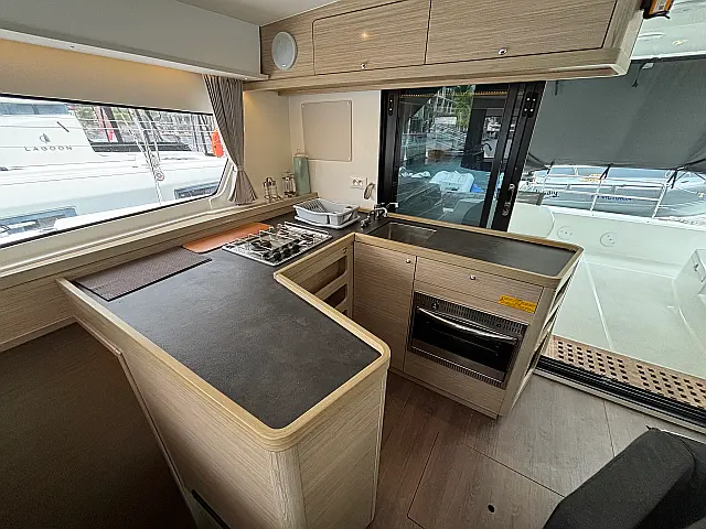 Lagoon 42 - [Internal image]