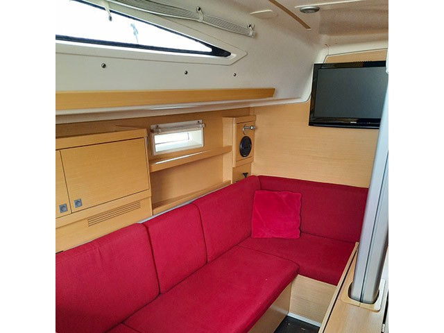 Elan 350 - [Internal image]