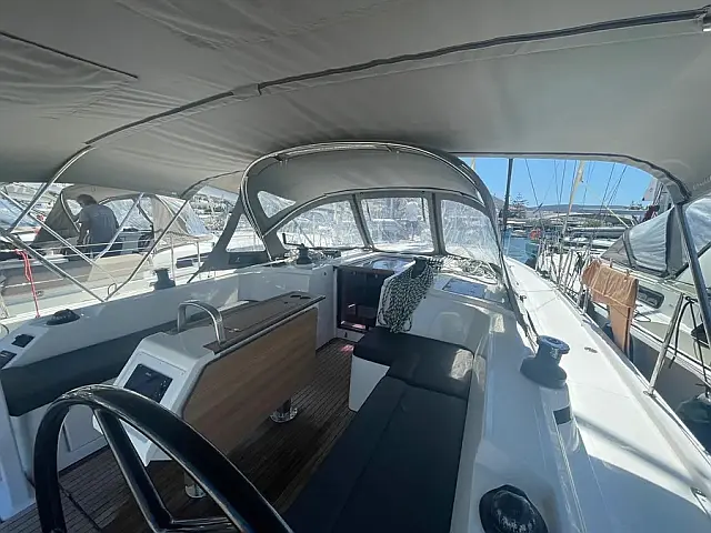 Bavaria C42 - [Internal image]
