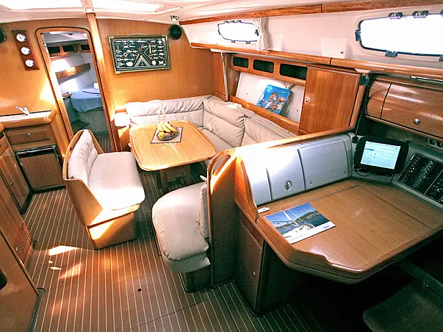 Bavaria 42 Cruiser - [Internal image]