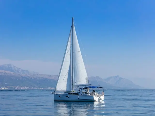 Beneteau Oceanis 38.1 - [External image]