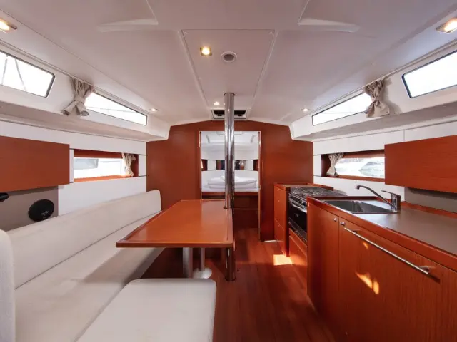 Beneteau Oceanis 38.1 - [Internal image]