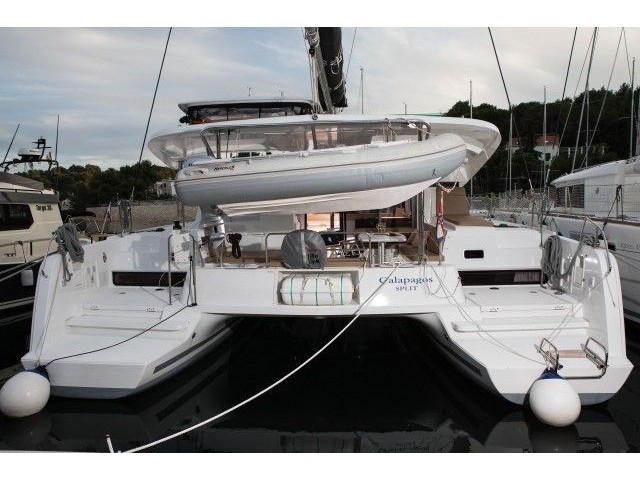 Lagoon 42 - [External image]