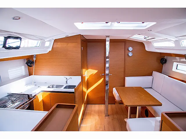 Sun Odyssey 440 - [Internal image]