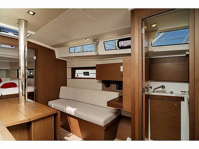 Oceanis 38 - [Internal image]