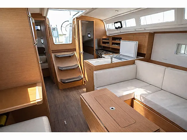 Sun Odyssey 380 - [Internal image]