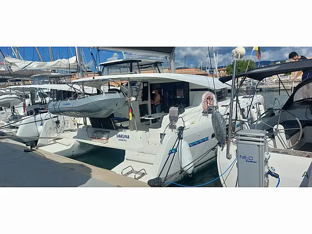 Lagoon 42 - [External image]