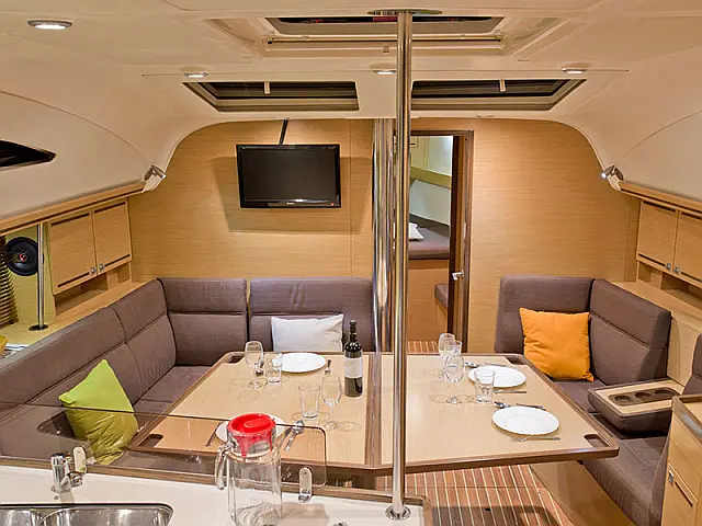 Elan 444 Impression - [Internal image]