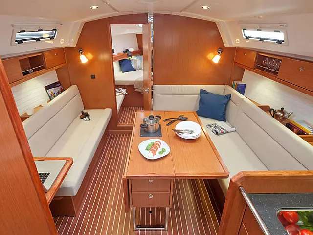 Bavaria Cruiser 36 - [Internal image]
