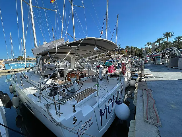 Oceanis 51.1 - [External image]