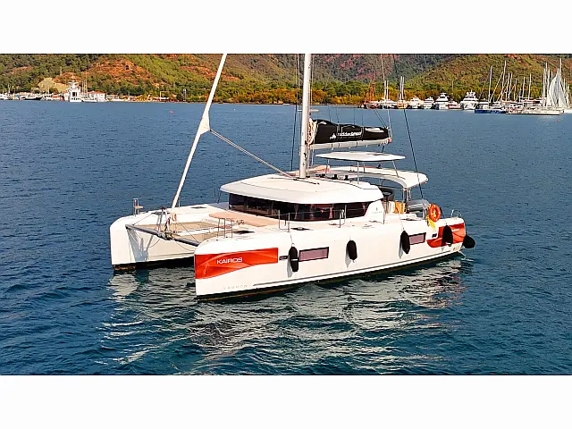 Lagoon 42 - [External image]