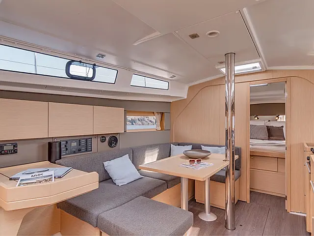 Oceanis 38 - [Internal image]