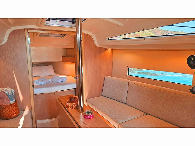 Oceanis 30.1 - [Internal image]