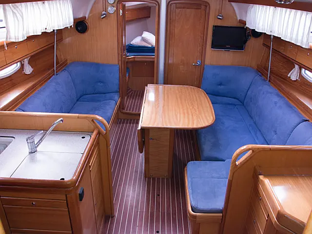 Bavaria 38 Cruiser - [Internal image]