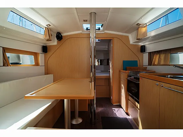 Oceanis 38 - [Internal image]