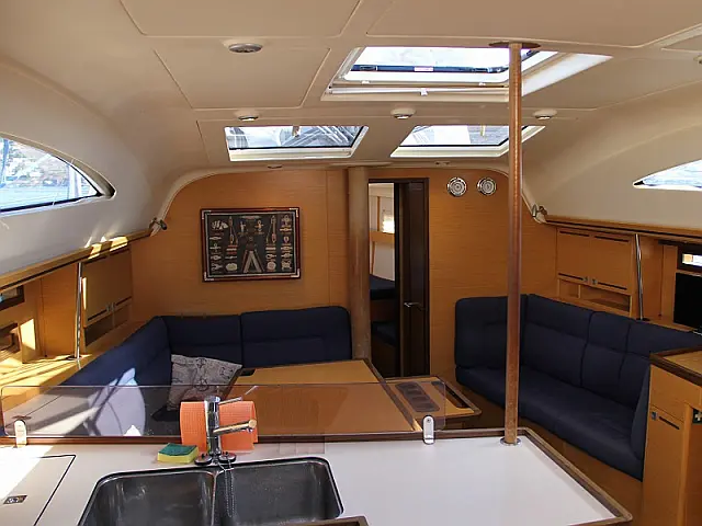 Elan 444 Impression - [Internal image]