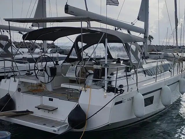 Bavaria C42 - [External image]