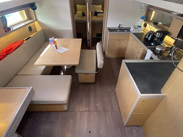 Beneteau Oceanis 48  - [Internal image]