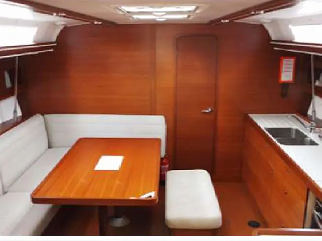 Dufour 450 GL - [Internal image]