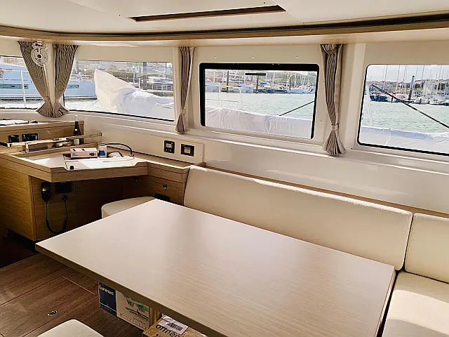 Lagoon 42 - [Internal image]