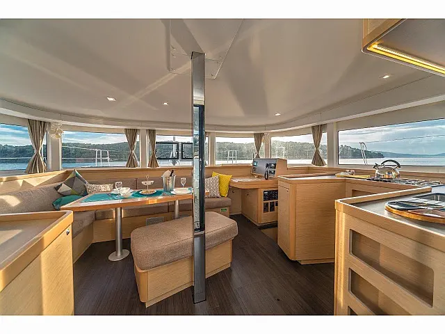 Lagoon 42 - [Internal image]