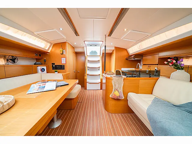 Jeanneau 53 (6 cab) - [Internal image]