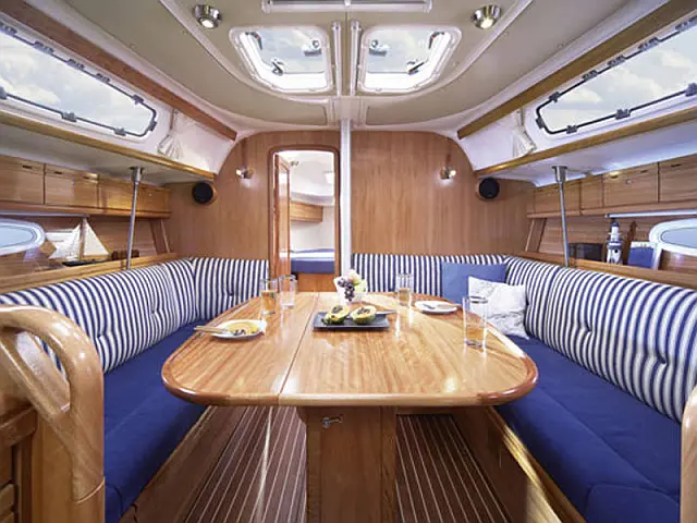 Bavaria 38 Cruiser - [Internal image]