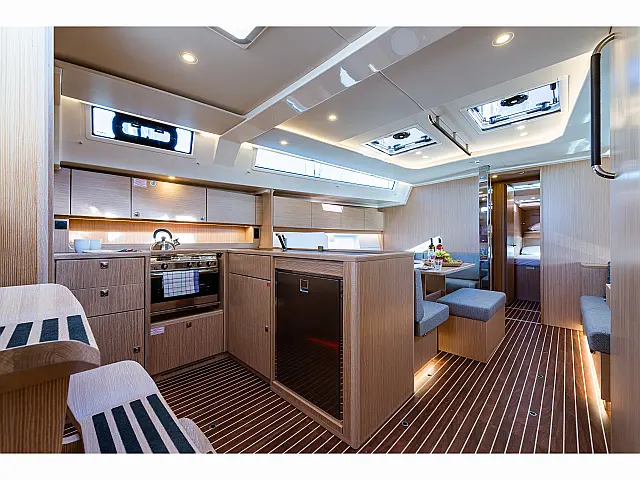 Bavaria C45 - [Internal image]