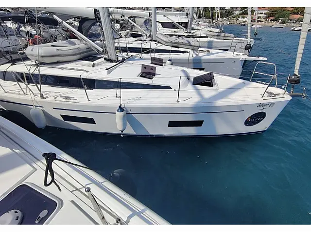 Bavaria C42 (3 cab.) - [Layout image]