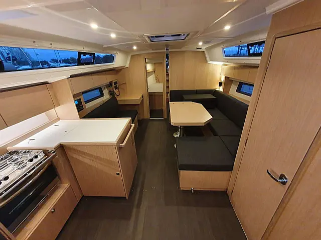 Bavaria C42 - [Internal image]