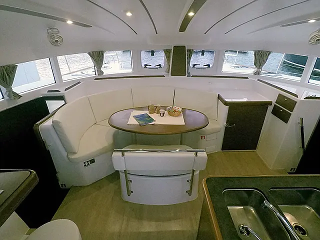 Lagoon 380 - [Internal image]