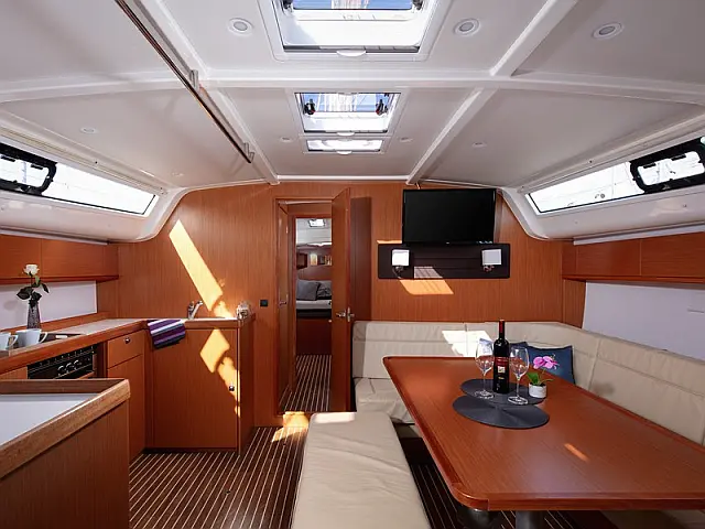 Bavaria Cruiser 51 - [Internal image]
