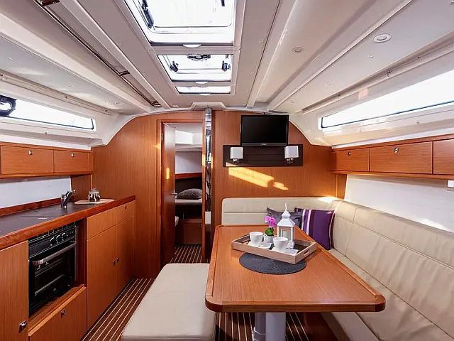 Bavaria Cruiser 41 - [Internal image]