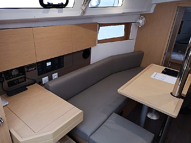 Beneteau Oceanis 35.1 - [Internal image]