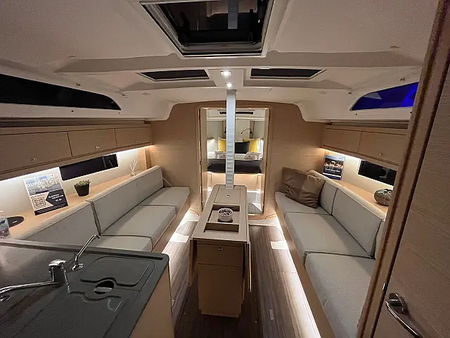 Dufour 37 - [Internal image]