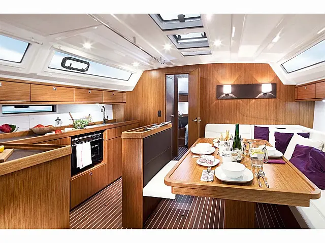 Bavaria Cruiser 46   - [Internal image]
