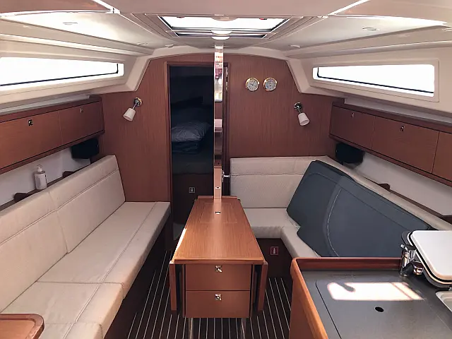 Bavaria Cruiser 34 - [Internal image]