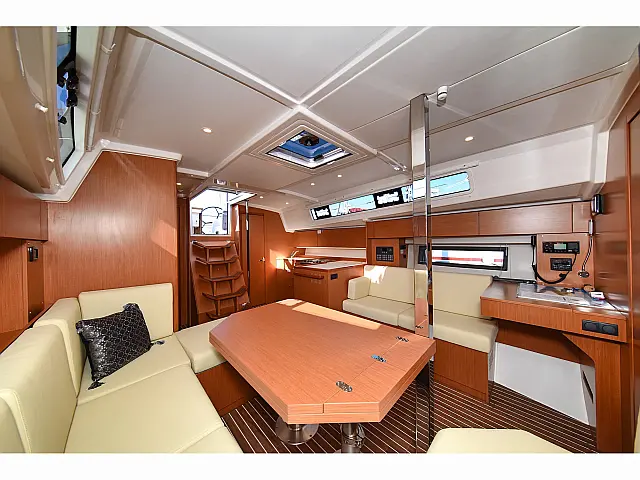Bavaria C42 - [Internal image]