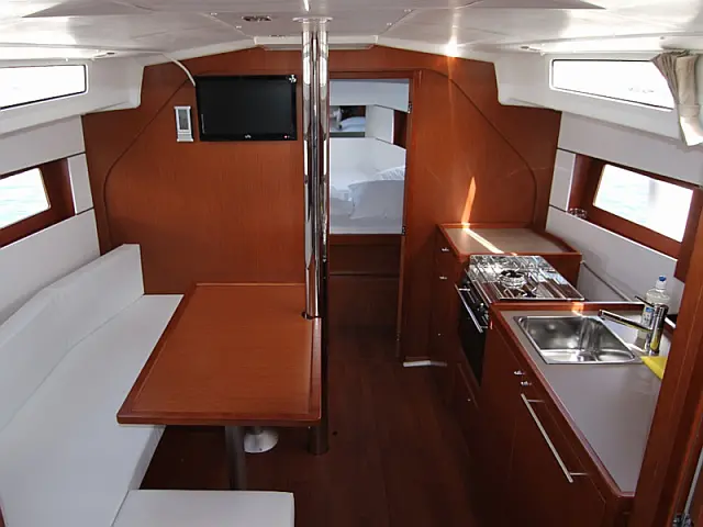 OCEANIS 38 BT - [Internal image]