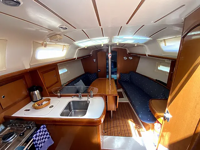 Oceanis 323 - [Internal image]