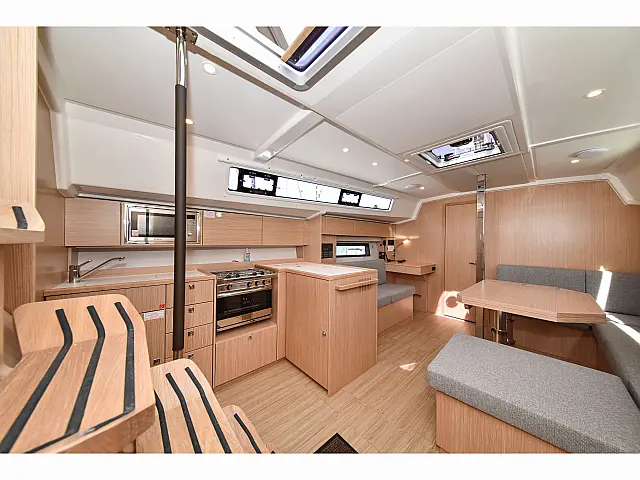 Bavaria C42 - [Internal image]