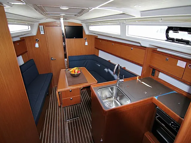 BAVARIA C 34  - [Internal image]