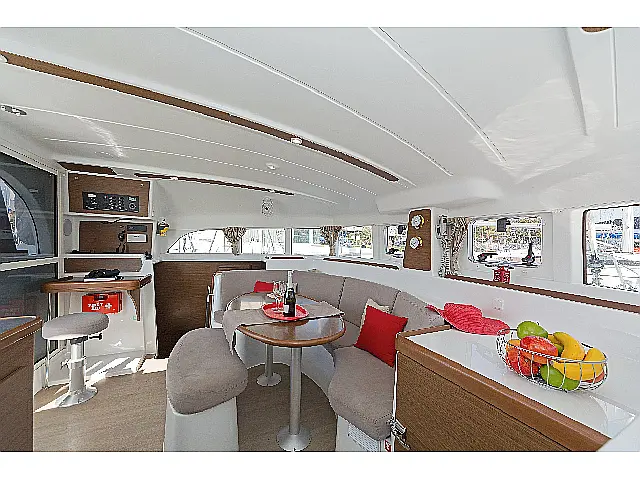 Lagoon 380 - [Internal image]