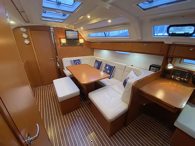 Bavaria Cruiser 41 - [Internal image]