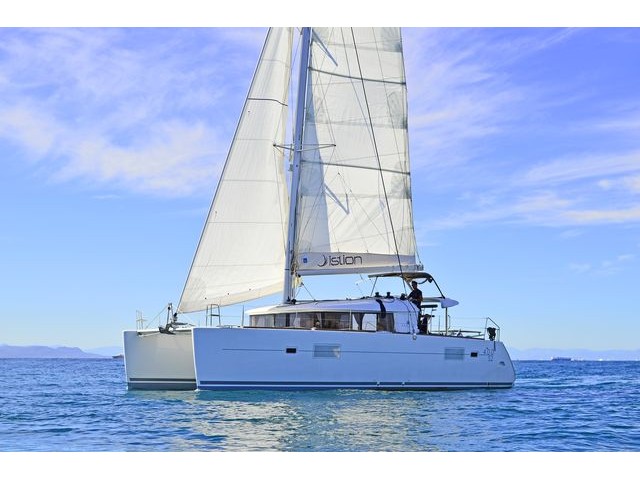Lagoon 400 S2. - [External image]