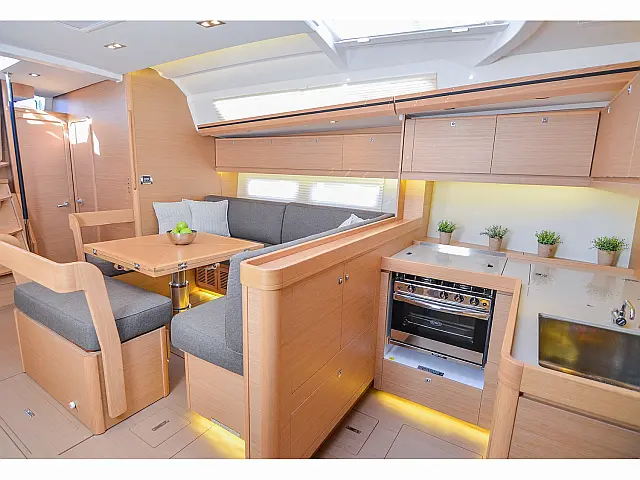 Dufour 520 GL - [Internal image]