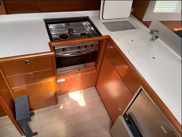 Bavaria C45 - [Layout image]