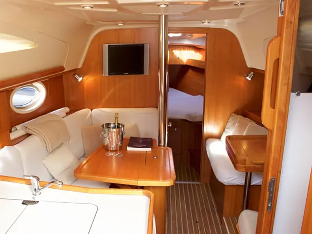 Elan 344 Impression - [Internal image]