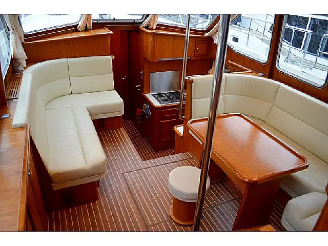 DeLuxe 42 - [Internal image]